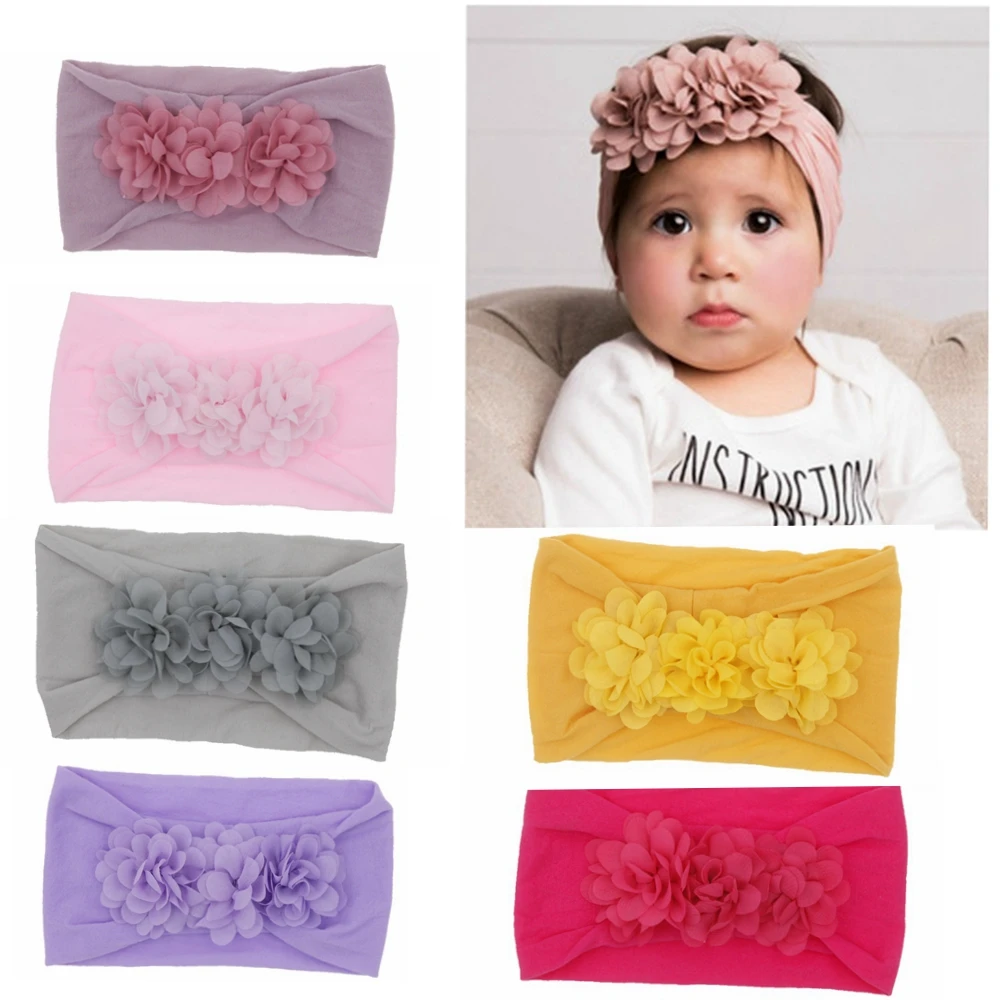 Baby Gear - Marka yürümeye başlayan bebek kız çocuk